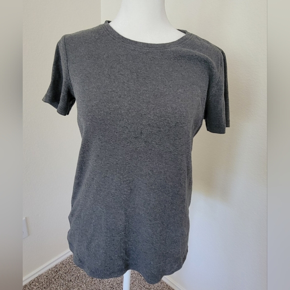 Eddie‎ Bauer Medium Gray Women's Top - Picture 1 of 3
